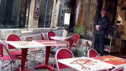 Des avis anonymes sur Internet, parfois diffamatoires, peuvent causer une baisse de la fréquentation dans certains restaurants. (FRANCE 2)