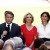 Le président Emmanuel Macron (au centre), entouré (de gauche à droite sur la photo) du Premier ministre, Gabriel Attal, de la présidente de la région Ile-de-France, Valérie Pécresse, et de la ministre des Sports, Amélie Oudéa-Castéra, le 12 août 2024 à l'Elysée à Paris. (BENOIT TESSIER / AFP)