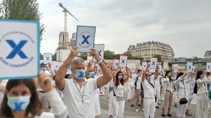 Des guides-conférenciers manifestent à Paris le 19 septembre 2020. (VALENTIN DUNATE / RADIO FRANCE)