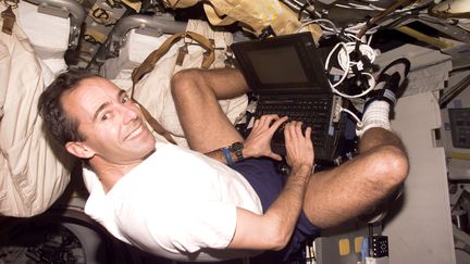 Jean-François Clervoy, dans la navette spatiale Discovery, le 21 décembre 1999 (NASA)