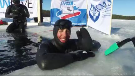 Arthur Guérin-Boëri a battu le record du monde d'apnée sous glace, dans le lac de&nbsp;Sonnanen, en Finlande, le 11 mars 2017. (ARTHUR GUERIN-BOERI / FACEBOOK)