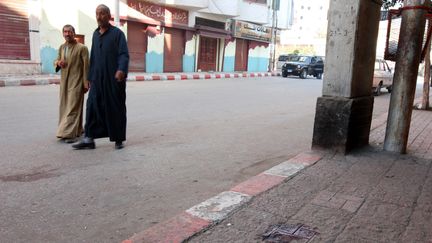 Deux Coptes dans les rues de Nagaa Hammadi (Egypte) le 8 janvier 2010. (VICTORIA HAZOU / AFP)