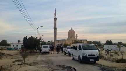 La mosquée ciblée par l'attentat, le 24 novembre 2017 à&nbsp;Bir Al-Abed (Egypte). (STRINGER / ANADOLU AGENCY / AFP)