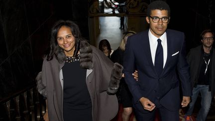 Sur cette photo datée du 5 mars 2015, Isabel dos Santos et son mari, collectionneur d'art, Sindika Dokolo, se rendent à une cérémonie en&nbsp;l'honneur de ce dernier à la mairie de Porto (Portugal). (PAULO DUARTE/AP/SIPA / SIPA)