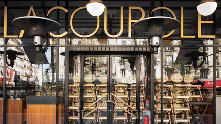 Un restaurant de Paris, fermé en raison des mesures sanitaires, le 19 avril 2021. (GEORGES GONON-GUILLERMAS / HANS LUCAS / AFP)