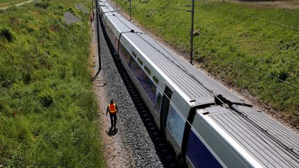 &nbsp; (Privés de courant, les deux TGV se sont immobilisés sur les voies (photo d'illustration) © Maxppp)