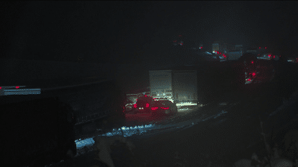 Tempête Caetano : des centaines d'automobilistes forcés de passer la nuit dans leur véhicule