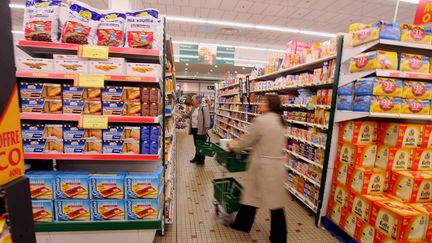 Dans un supermarch&eacute; d'Agen (Lot-et-Garonne),&nbsp;le 18 juin 2010.&nbsp; (MAXPPP)