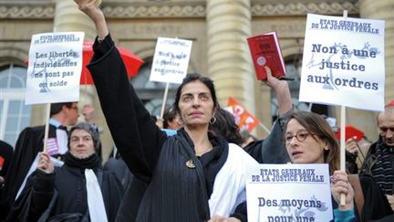 Manifestation des avocats et magistrats à Paris, le 14 janvier 2010 (AFP/ MARTIN BUREAU)