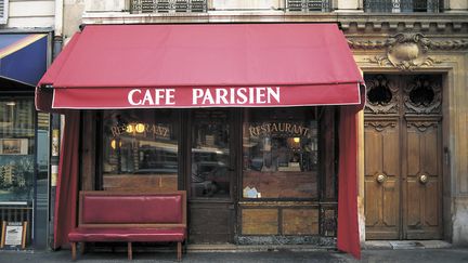 Le Caf&eacute; parisien, rue de Rennes, &agrave; Paris. (GUY BOUCHET / PHOTONONSTOP / AFP)