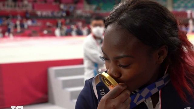 Notre double championne olympique se porte à merveille, Clarisse Agbegnenou attend sa petite fille tout en restant active. Un entretien remplit de sourires, on adore !