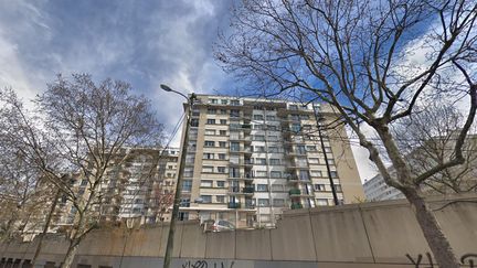 L'incendie s'est déclaré, vers 3h30 du matin, lundi 31 décembre 2018, dans un bâtiment de la rue de Saussure, à Paris. (CAPTURE ECRAN GOOGLE STREET VIEW)