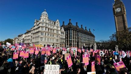 Manifestation d'étudiants à Londres contre la hausse des droits d'inscriptions (10 novembre 2010) (AFP/Carl Court)