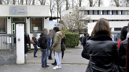 Le lyc&eacute;e Marguerite-de-Navarre, &agrave; Bourges (Cher), &agrave; proximit&eacute; duquel un &eacute;l&egrave;ve a &eacute;t&eacute; poignard&eacute; le 14 f&eacute;vrier 2012. (STEPHANIE PARA / BERRY REPUBLICAIN / MAXPPP)