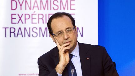 Fran&ccedil;ois Hollande, le 28 novembre 2013 &agrave;&nbsp;Aubervilliers&nbsp;(Seine-Saint-Denis). (ETIENNE LAURENT / AFP)