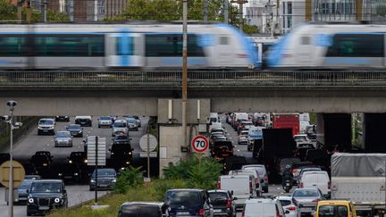 Selon les organismes AirParif et BruitParif, 80% des habitants de l'Île-de-France sont exposés à des niveaux supérieurs aux recommandations de l'OMS. (ED JONES / AFP)