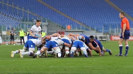 Une mêlée lors du match Italie-France, à Rome. (NDERIM KACELI / AVALON / MAXPPP)