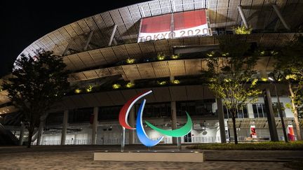 Le National Stadium de Tokyo (ici le 22 août 2021) qui accueillera la cérémonie d'ouverture des jeux paralympiques. (CHARLY TRIBALLEAU / AFP)