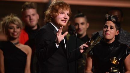 Ed Sheeran reçoit le Grammy music Award pour la chanson de l'année "Thinking out loud" (5 février 2016) 
 (ROBYN BECK / AFP)