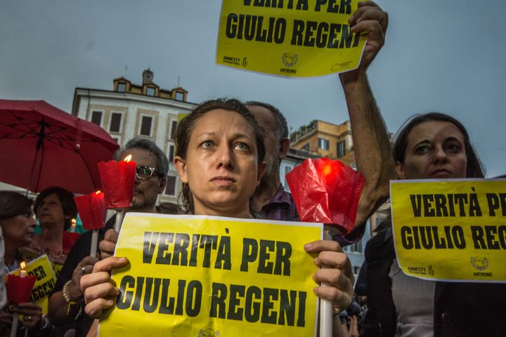 Des Italiens manifestent à Rome (Italie) pour obtenir des réponses sur l'affaire Giulio Regeni, le&nbsp;26 juillet 2016. (STEFANO RONCHINI / CITIZENSIDE / AFP)