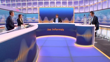 Les informés débattent de l'actualité autour de Marc Fauvelle et Renaud Dély, jeudi 26 janvier 2023. (FRANCEINFO / RADIOFRANCE)