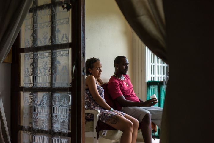 Virginie et son mari Matthieu. (MATTHIEU MONDOLONI / FRANCEINFO)