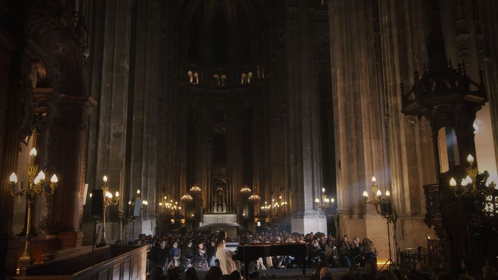 Yael Naim lors de son concert à&nbsp;l’Église Saint-Eustache (Paris) au printemps (Sébastien Lefebvre)