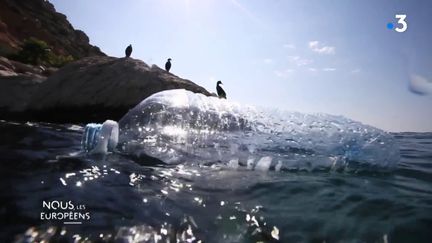 VIDEO. Espagne : des pêcheurs ramassent les déchets en plastique qui mettraient des siècles à disparaître sans leur action collective