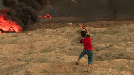 ENVOYÉ SPÉCIAL&nbsp; / FRANCE 2.&nbsp;&nbsp;Face aux snipers israéliens, les enfants de Gaza mangent des glaces avant de lancer des pierres (ENVOYÉ SPÉCIAL  / FRANCE 2)