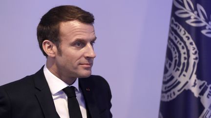 Emmanuel Macron prononce un discours lors d'une conférence de presse conjointe avec le président israélien à Jérusalem en Israël, le 22 janvier 2020.&nbsp; (ATEF SAFADI / EPA / AFP)