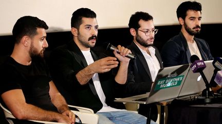  Hamed Sinno, le chanteur du groupe de rock libanais, Mashrou'Leila, dénonce en conférence de presse à Beyrouth le 28 avril 2016, «la censure des artistes» et les poursuites contre «les défenseurs des libertés sexuelle et religieuse», après l'interdiction de leur concert à Amman  (Hussein Malla/AP/SIPA)