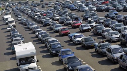  L'organisme de prévision de la circulation routière prévoit&nbsp;un trafic particulièrement compliqué dans les régions du Grand Ouest et du Nord, dimanche 28 mai.&nbsp; (FRED DUFOUR / AFP)