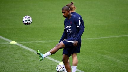 Presnel Kimpembe à l'entraînement&nbsp;au stade de France, le 7 juin (FRANCK FIFE / AFP)