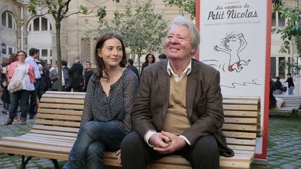 Anne Goscinny, la fille de Réné Goscinny, et Jean-Jacques Sempé posent lors d'une exposition dédiée au "Petit Nicolas", le 18 juin 2014 à Paris. (JACQUES DEMARTHON / AFP)