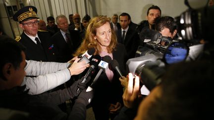 La ministre de la Justice, Nicole Belloubet,&nbsp;le 19 janvier 2018, devant la prison de Borgo (Haute-Corse), où deux gardiens ont été blessés par un détenu. (PASCAL POCHARD-CASABIANCA / AFP)