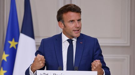 Emmanuel Macron lors de sa conférence de presse après sa rencontre avec le chancelier allemand Olaf Scholz, lundi 5 septembre, à l'Elysée (LUDOVIC MARIN / POOL)