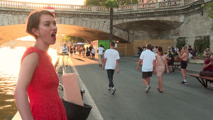 Amelia Feuer - Concert sur les bords de Seine. Août 2020. Paris (M. Brugnière /  France Télévisions)