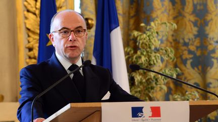 Le ministre de l'Int&eacute;rieur, Bernard Cazeneuve, le 12 octobre 2015 &agrave; Lyon (Rh&ocirc;ne). (MAXPPP)