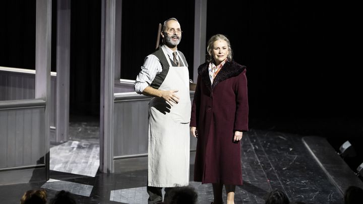 Fräulein Schneider (Sally AnnTriplett) et Herr Schultz (Gary Milner) dans "Cabaret" (Julien Benhamou)