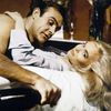 Sean Connery (James Bond) et Honor Blackman (Pussy Galore), dans "Goldfinger" (1964).&nbsp; (D.R.)