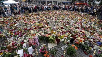 Mémorial spontané, installé près de la cathédrale d'Oslo, en l'honneur des 78 victimes des tueries (AFP - JONATHAN NACKSTRAND)