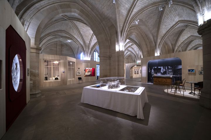 Une vue de l'exposition "Paris, capitale de la gastronomie du Moyen Âge à nos jours" à la Conciergerie. (DIDIER PLOWY - CNM)