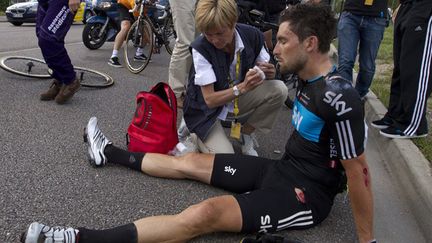 L'Autrichien Bernhard Eisel (Sky) après sa chute à Rouen lors de la 4e étape du Tour de France (JOEL SAGET / POOL)