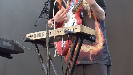 Invité de dernière minute de la soirée Because Music, ce jeune Anglais de 16 ans a remporté le concours "Emerging Talent" du dernier festival de Glastonbury. Ses inspirations musicales : entre folk, blues et indie.
 (SADAKA EDMOND/SIPA)