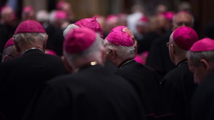 Des évêques lors d'une messe à Washington (Etats-Unis), le 23 septembre 2015. (NICHOLAS KAMM / AFP)