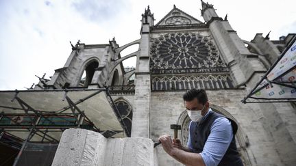 Basilique Saint-Denis : La flèche restaurée pierre par pierre