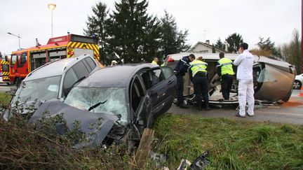 &nbsp; (Accident mortel  à Ivré-l'Evêque dans la Sarthe, le 17 décembre 2014 - photo prétexte © Maxppp)