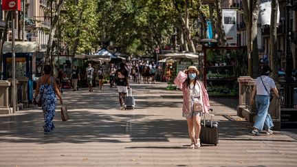 Des passants sur les Ramblas, à Barcelone (Espagne), le 17 juillet 2020. (ADRIA SALIDO ZARCO / NURPHOTO / AFP)