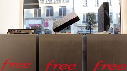 La derni&egrave;re g&eacute;n&eacute;ration de Freebox, dans un magasin &agrave; Rouen (Seine-Maritime) le 19 novembre 2011.&nbsp; (KENZO TRIBOUILLARD / AFP)