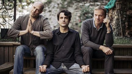 Baptiste Trotignon très zen, entouré du batteur Jeff Ballard et du contrebassiste Thomas Bramerie : un trio de choc pour "Hit" (Naïve, 2014)
 (Hélène Pambrun)